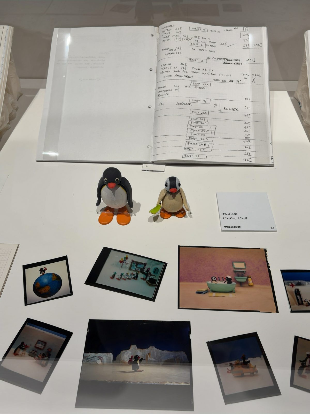 ピングーの撮影に使われたクレイ人形と手書きの撮影台本